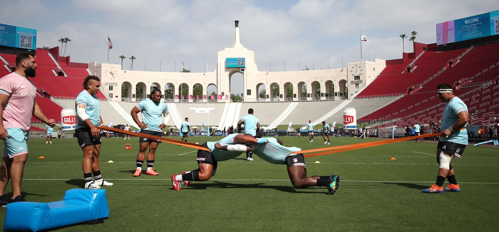 Los LA Giltinis calientan antes de su partido contra Rugby New York en el Coliseo de Los Ángeles. Fotografía:/Getty Images para LA Giltinis