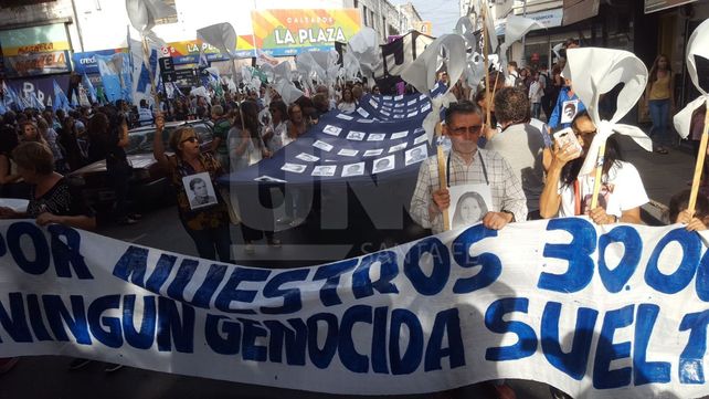 Santa Fe marchó en un nuevo aniversario del golpe de Estado