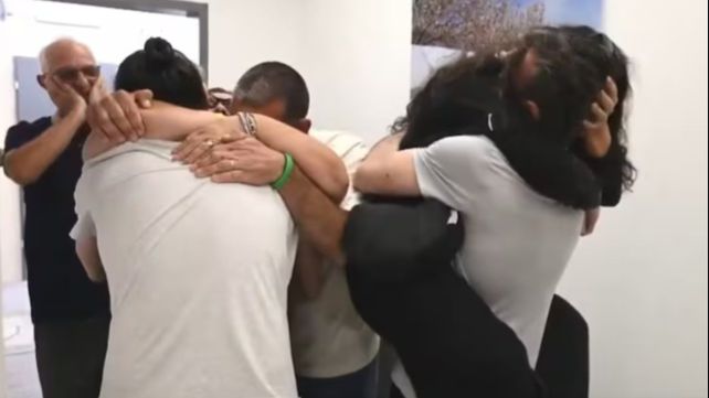 El reencuentro tras más de dos años de secuestro. El reencuentro tras más de dos años de secuestro.
