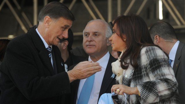 Binner, Cristina Fernández y Lifschitz en el acto por el Día de la Bandera el 20 de junio de 2010 en el Monumento.