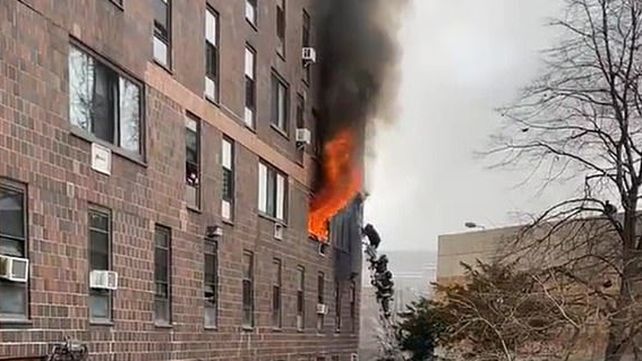 Incendio en Nueva York: al menos 19 personas murieron, entre ellos nueve niños