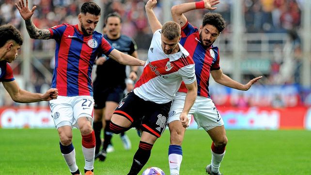 River le está ganando como visitante a San Lorenzo.