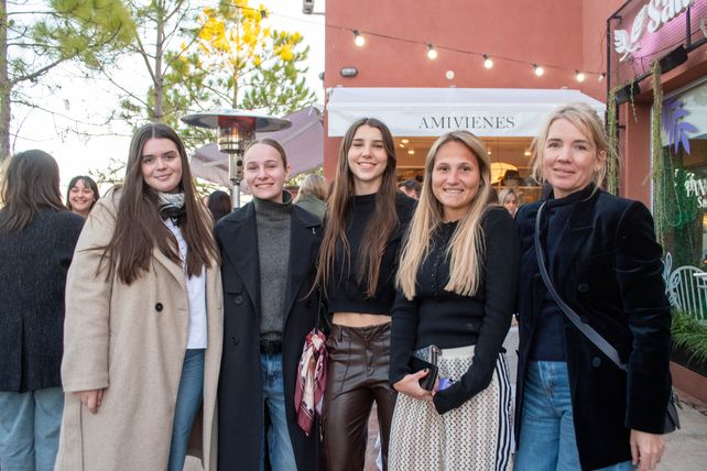 Jazmin García, Francesca Fucci, Martina Spirandelli, Juliana Rebotaro y Carolina González  