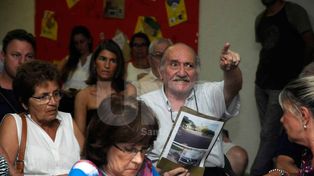 Socavón: una reunión cruzada por gritos, reclamos y bronca
