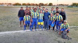 El Porvenir le cumplió el sueño a Chunchi (pantalón amarillo).