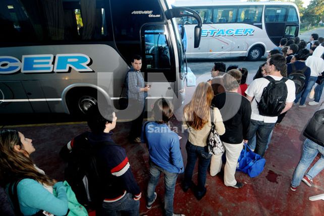 Viajes a Paraná: nuevo reclamo de estudiantes por las demoras