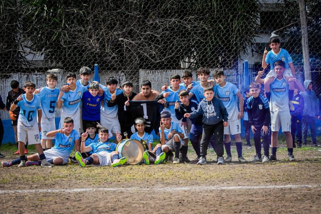 Décima de Banco. Sebastián Perichón, Agusto Montero, Omar y Bustos Lucas, Díaz Agustín, Duran Thiago, Sucre Santiago, Arancibe Bautista, Castro Bruno, Gómez Santiago, Ríos Ismael, Lastorta Juan Ignacio, Pellegrini Tomás, Don Laureano, Carabajal Zahir, Escalante Ian, Cortes Bruno, Gómez Pedro, Botta Facundo. Tomas Antoniutti Yelin (DT), Diego Balbo (ayudante) y Pablo Díaz (PF).   