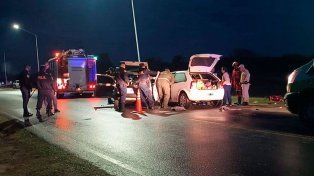 Por motivos que se investigan el choque frontal se produjo alrededor de las seis en el acceso a Federación, entre un VW Gol y un Fiat 147.