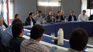 Encuentro. Apoyaron los cambios en la ley varios intendentes y legisladores de la oposición.