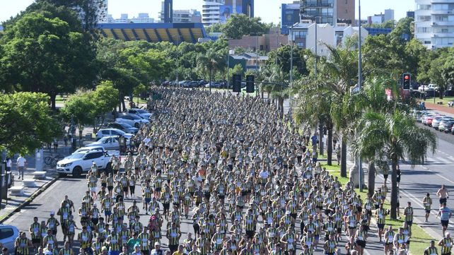 El Maratón de Rosario Central reunió a miles de hinchas alrededor del Gigante de Arroyito. Una cita impostergable para cada año