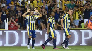 Ignacio Malcorra, en el festejo de la victoria de Central ante Godoy Cruz.