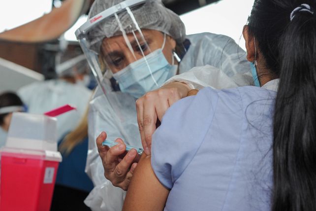 La campaña de vacunación está enfocada en los agentes de salud