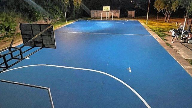 En tres días la comunidad de Bajada Grande renovó la fachada del playón de la entidad del oeste de la ciudad.&nbsp;