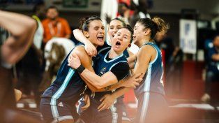 La Selección Argentina femenina logró un triunfo agónico con un triple sobre la chicharra