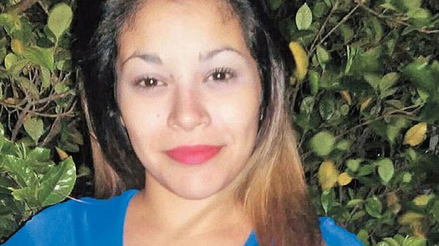 La violaron 10 vecinos y vive encerrada hace un año porque la amenazan