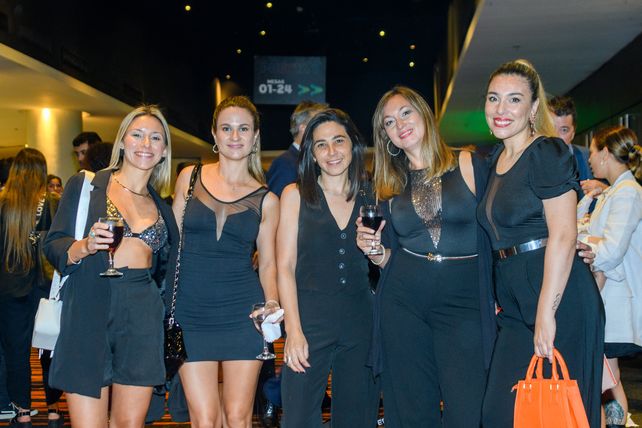 Sofia Censi, Luisina Bustos, Vanesa Colaso, Jésica José y Romina Duch