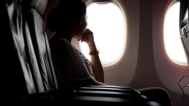 Especialistas aseguran que las personas que eligen ventanilla en los aviones son más egoístas