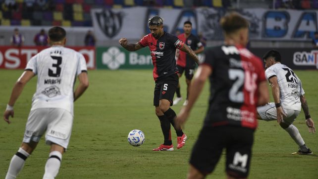 Ever Banega está entre los concentrados en el plantel de Newells que dispuso Mariano Soso para enfrentar a Defensa y Justicia.&nbsp; 