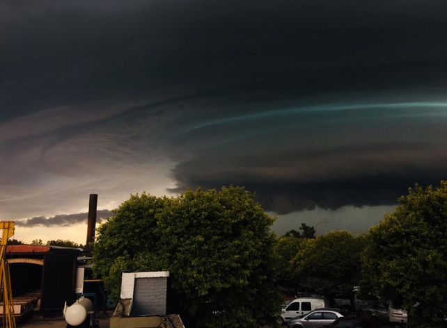 En Esperanza la tormenta duró 20 minutos pero arrasó: mirá las imágenes