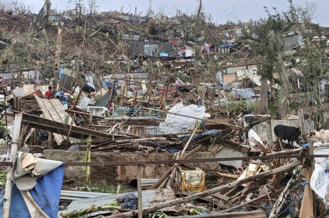 Estiman que un ciclón dejó unos mil muertos en una isla francesa al este de África