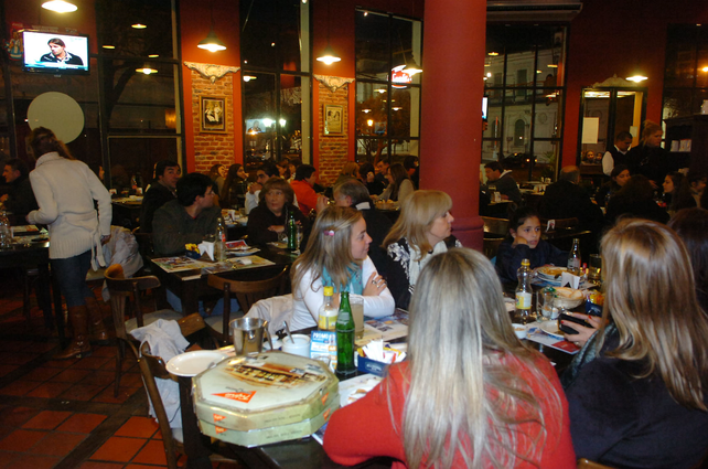 En Paraná se habilitarán hoteles, gastronomía y transporte interurbano