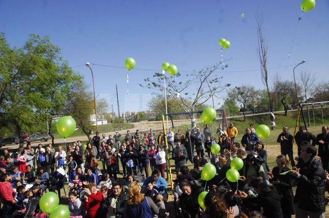Efecto contagio. La suelta de globos se vivió con el deseo de poder entusiasmar a otros vecinos para trabajar