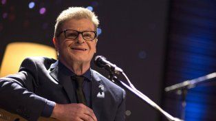 Gustavo Santaollala, junto a Soda Stereo, está entre los artistas argentinos homenajeados por el Latin Grammy.