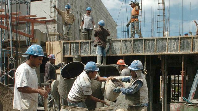 Las obras privadas deberán contar con no más de 10 trabajadores.