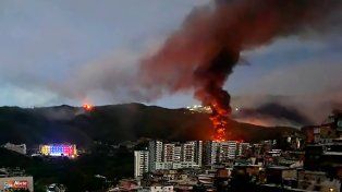 Marcha en Rosario en protesta por la intervención de EEUU en Venezuela