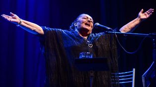 María Creuza vuelve este sábado a Rosario con un show íntimo en Sala Lavardén, donde repasará las canciones infaltables de su icónico repertorio