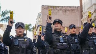 El gobierno de Santa Fe entregó las primeras 28 pistolas Taser el miércoles 10 de septiembre de 2025 en la capital provincial.