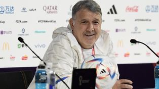 El entrenador de México, Gerardo Martino, asiste a una conferencia de prensa en la víspera del partido del grupo C de la Copa Mundial de fútbol entre Argentina y México, en Doha, Qatar, el viernes 25 de noviembre de 2022. Foto:AP/Moises Castillo