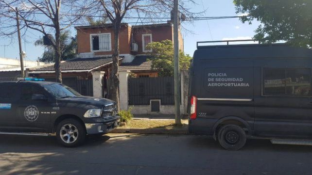 Dos de los 34 allanamientos se llevaron adelante en Villa Gobernador Gálvez. La investigación apunta a una organización polirubro de delitos.