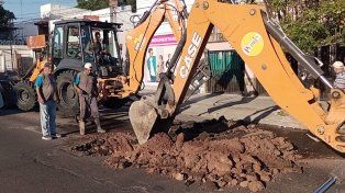 Hay cortes parciales en el movimiento vehicular, con reducción de media calzada en avenida Ramírez, en Paraná, por reparación de cañerías de agua potable