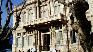 Sexo en un aula entre un alumno y la madre de una compañera