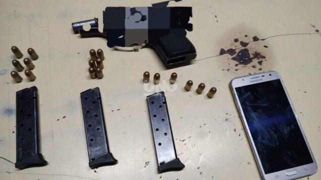 El arma y las balas secuestradas que estaban en la mochila del pequeño