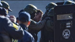 Crimen de Ivana Garcilazo. Damián Reinfestuel al ser trasladado a la cárcel de Piñero tras permanecer varios meses prófugo en Bolivia.