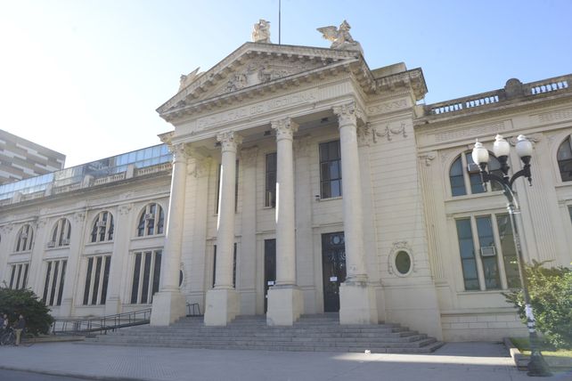 Las facultades de la UNR volverán a tomar exámenes presenciales.