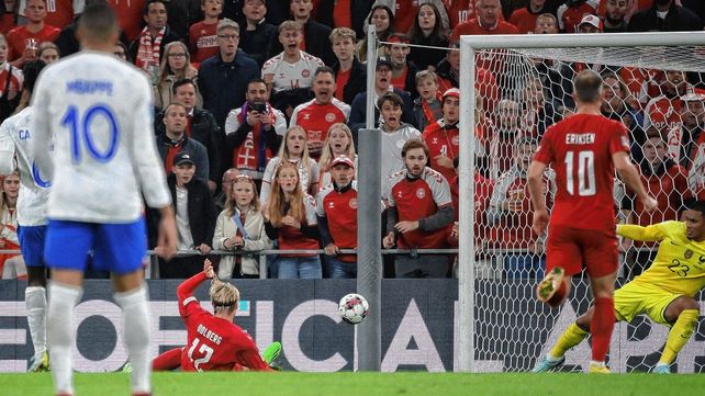 Francia perdió con Dinamarca pero un resultado ajeno le permitió mantener la categoría en la Liga de las Naciones.