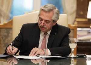 Fernández promulgó el Alivio Fiscal para monotributistas