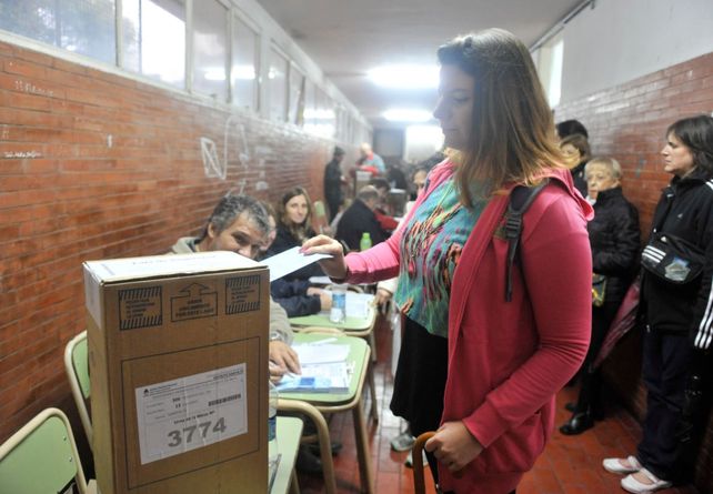 Cómo será la boleta única para elegir entre las 43 listas de precandidatos a concejales rosarinos