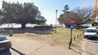 Un hombre cayó al río en la zona del Monumento a la Bandera y es buscado por Prefectura