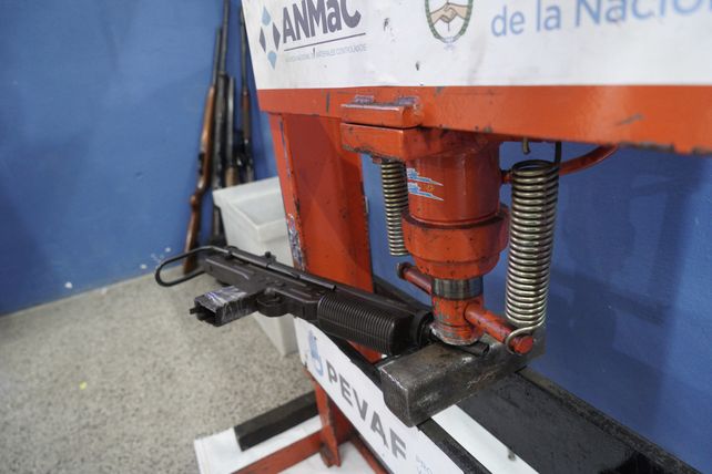 La FMK-5 es una pistola ametralladora utilizada por la policía que por legislación está vedada para la tenencia de civiles.&nbsp;