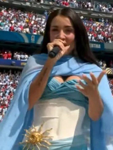 Así sonó el himno de Argentina en la final del Mundial en la voz de María Becerrra