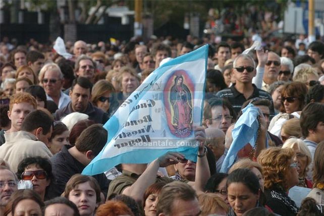 Para pedir o agradecer, miles de fieles llegaron a Guadalupe