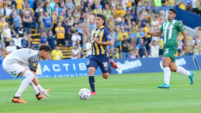 Ignacio Malcorra intenta en el partido ante Banfield. Ese día Central tampoco pudo sumar de a tres.