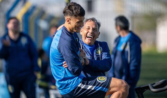Alejo Veliz trabajó de manera liviana y el técnico Russo le dio la bienvenida. El DT debe decidir si lo manda a la cancha.