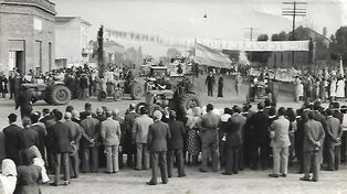 La foto histórica que logró el primer puesto del concurso La figurita difícil IV muestra la llegada al pueblo de una estatua de la virgen de Guadalupe, en 1952.