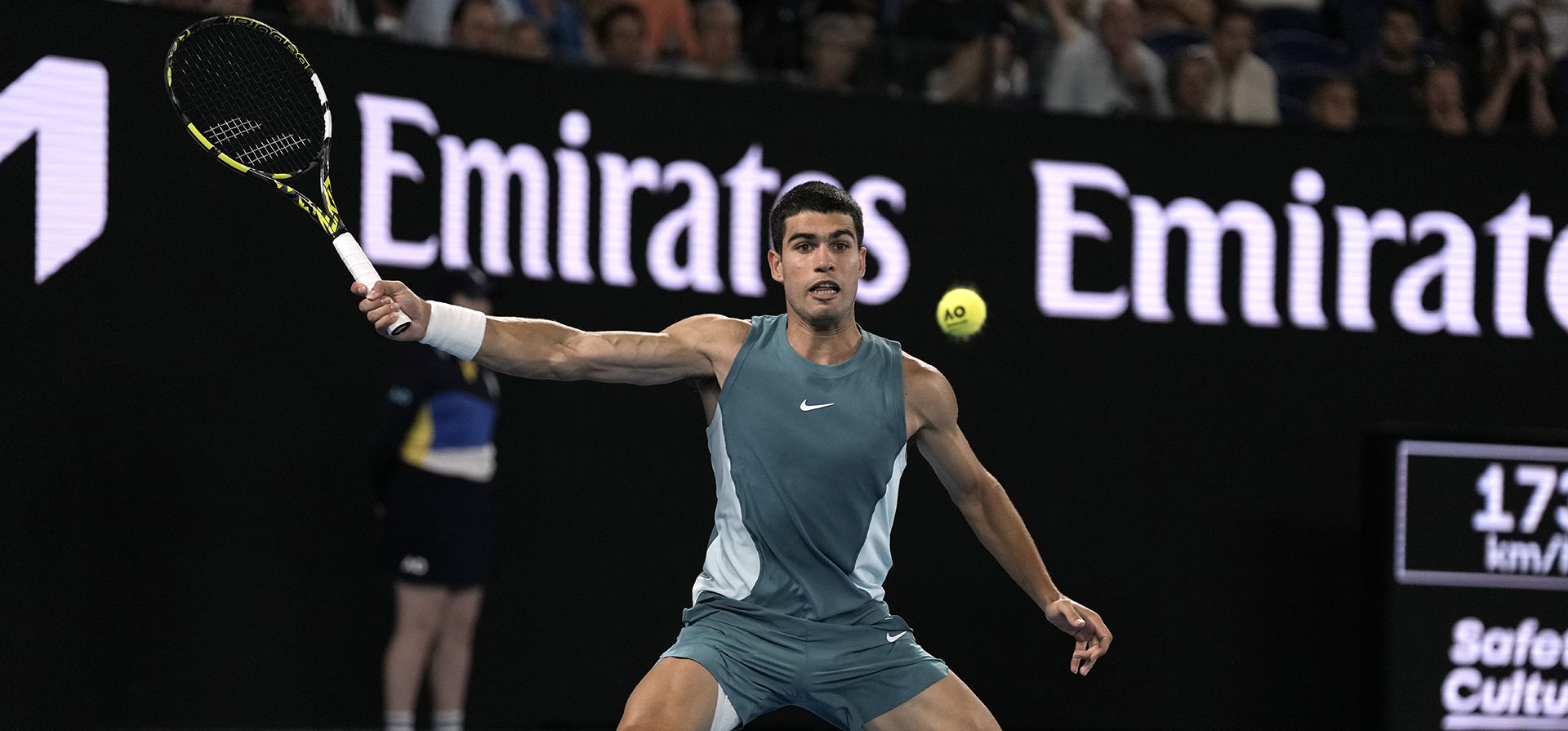 Carlos Alcaraz de España juega un golpe de derecha contra Novak Djokovic de Serbia durante su partido de cuartos de final en el campeonato de tenis Abierto de Australia en Melbourne, Australia, el miércoles 1 de enero de 2016. 22 de octubre de 2025. (Foto AP/Ng Han Guan) Carlos Alcaraz de España juega un golpe de derecha contra Novak Djokovic de Serbia durante su partido de cuartos de final en el campeonato de tenis Abierto de Australia en Melbourne, Australia, el miércoles 1 de enero de 2016. 22 de octubre de 2025. (Foto AP/Ng Han Guan)