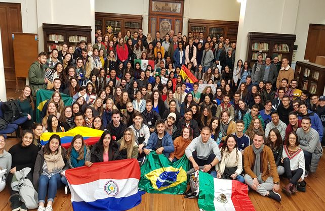 128 estudiantes de 13 países